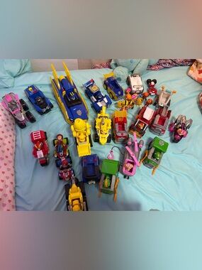 HUGE Well loved and taken care of paw patrol lot